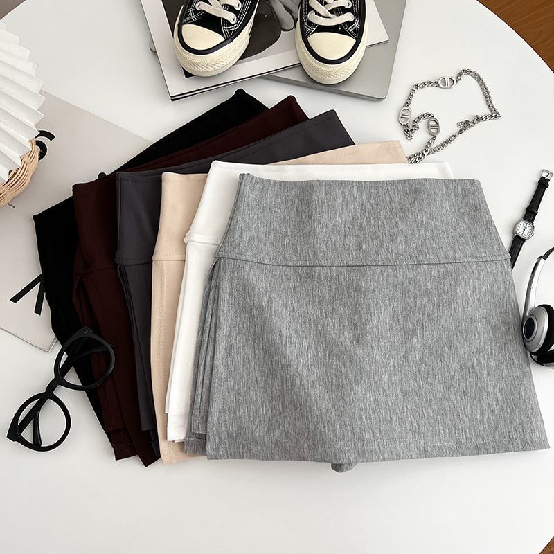 Women's Short Skirt: Tight-Fitting, Hip-Hugging, Gray Athletic-Style A-Line Skirt with Built-in Safety Shorts (Anti-Exposure)